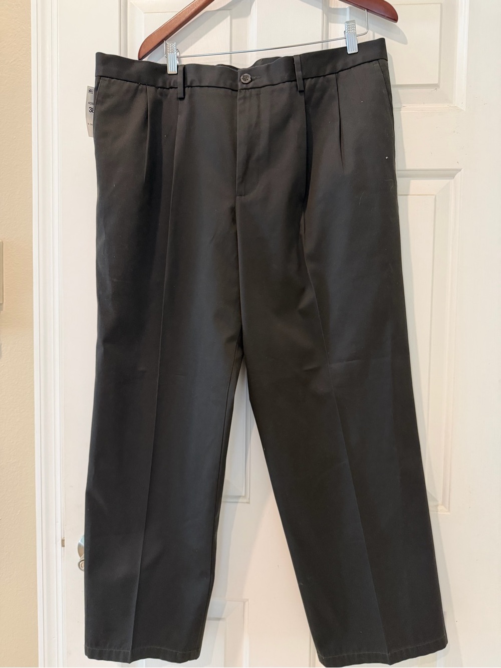 Dockers Men's Black Pleated Dress Pants D3